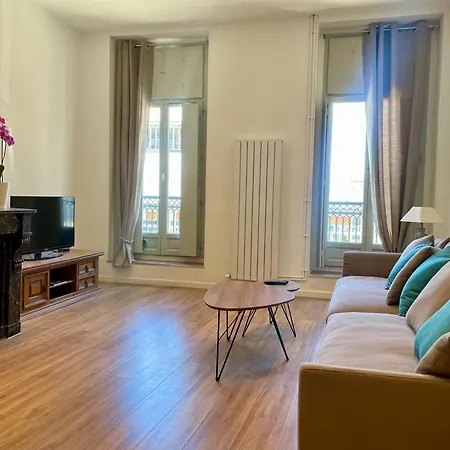Luxe Et Elegance En Face Des Halles בזייה