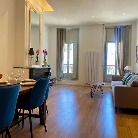 Luxe Et Elegance En Face Des Halles